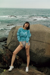 岡田紗佳 新作写真集「嶺上開花」（宝島社）より＝撮影・細居幸次郎