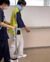 懸命のリハビリで、ひとりで歩けるようになりました（提供：カポエイラ指導者 石川富山マッチCM Matte leaoインスタグラムより）