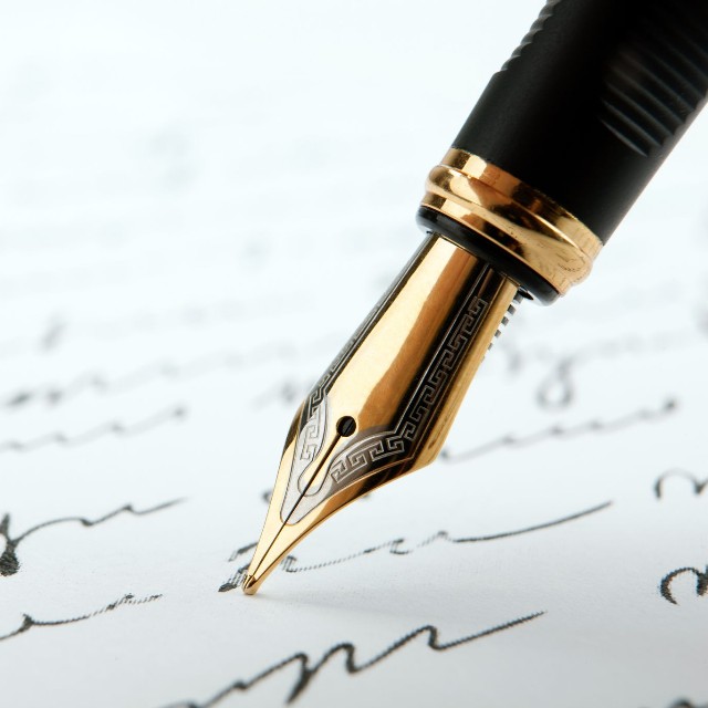 万年筆のペン先　※この画像はイメージです（mizar_21984/stock.adobe.com）