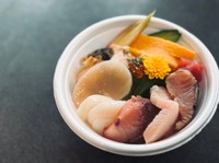 本島さかな部　餅つきイベントで楽しめる海鮮丼