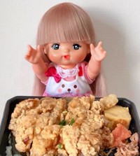 お弁当の紹介をしばしば行うメルちゃん。この日はからあげ～！