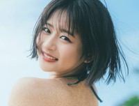 すみぽん1st写真集『offcourt(オフコート)』表紙 （撮影：東京祐、扶桑社）