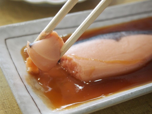 血合いや皮もあり、本物そっくりな鮭の介護食