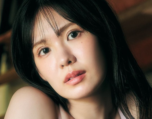岡本彩夏「週刊SPA!」（扶桑社）2025年10月7日号より＝撮影：高橋慶佑 ヘアメイク：海瀬志津奈（JULLY） スタイリング：鮎川恵子