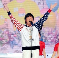 24間テレビ35「愛は地球を救う」でヤングマンを熱唱する西城秀樹さん＝２０１２年８月26日