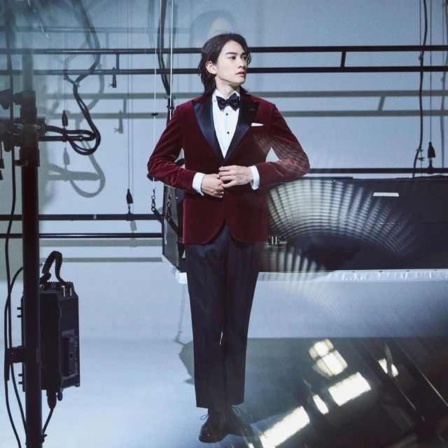 1　「師走」に変わりゆくタキシードを。