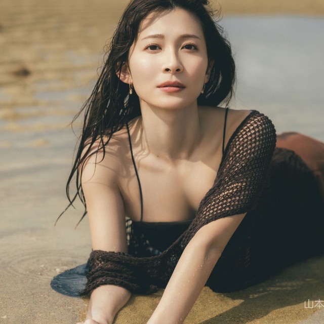 山本里菜アナウンサーの1stフォトブックより＝©東京祐／講談社