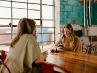 友人のスマホに嫉妬した。これもある種のスマホ依存なのかも？