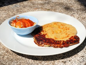 タコスの背を追う中米風おやき　移民たちのソウルフード