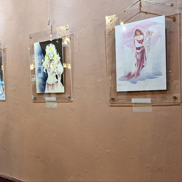 昨年11月に急逝した漫画家・榎本由美さんの作品も展示＝東京・浅草の「ＣＡＦＥオカオカ」