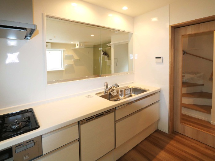 仕切られていてもガラス戸でお互いの様子がよく見える