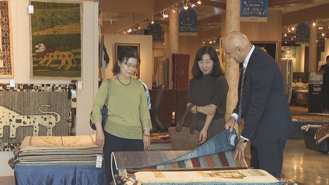美しいペルシャじゅうたんが勢揃い　浜田家具で展示販売会　香川・宇多津町