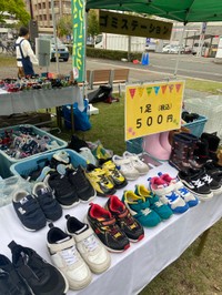 1足500円で販売中（提供：石井文泉堂）