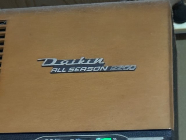 木目調で時代を感じさせるエアコン／投稿主さん提供