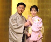 結婚会見を行った中村橋之助（左）と能條愛未