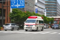 119番通報を受けて出動する救急車 ※画像はイメージです（jaraku/stock.adobe.com）
