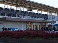 新羽島駅から東海道新幹線・岐阜羽島駅が見える
