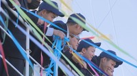 遠洋航海実習に出発する多度津高校の生徒ら