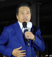 社民党・ラサール石井副党首＝品川駅