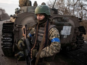 ウクライナ侵攻から1年、バフムートの攻防が激化　ロシア軍32万？犠牲払いつつ前進