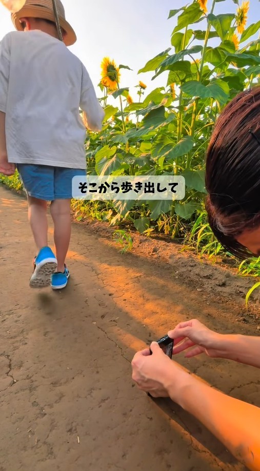 そこから歩き出してもらい、ゆっくりスマホを倒していくだけ（とちひめさん提供、Instagramよりキャプチャ撮影）