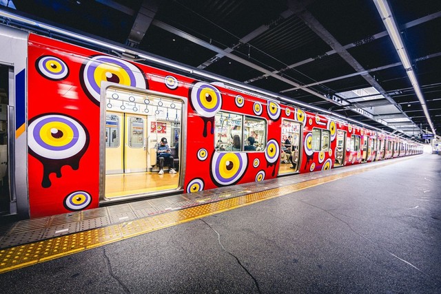 イベントのコンセプトに合わせたラッピング電車（画像：株式会社NANKAI）