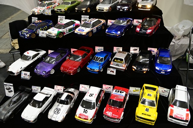 ラジコンの老舗ABCホビーのブースには、昭和世代の心をくすぐる車種がいっぱい