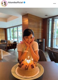黒木瞳インスタグラム(@hitomikofficial)より