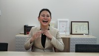 アレっ、ネックレスが…豪快に笑い飛ばす橋本さん