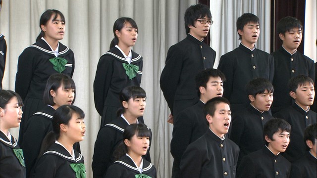 豪雨被災中学生が感謝のハーモニー　プレハブ校舎飛び出し合唱発表会　倉敷市