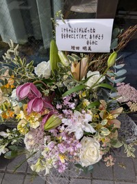 増田明美さんからも供花が寄せられました（冨森さん提供）