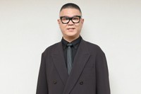 映画『正直不動産』に出演するシソンヌ・長谷川忍（撮影：磯部正和）
