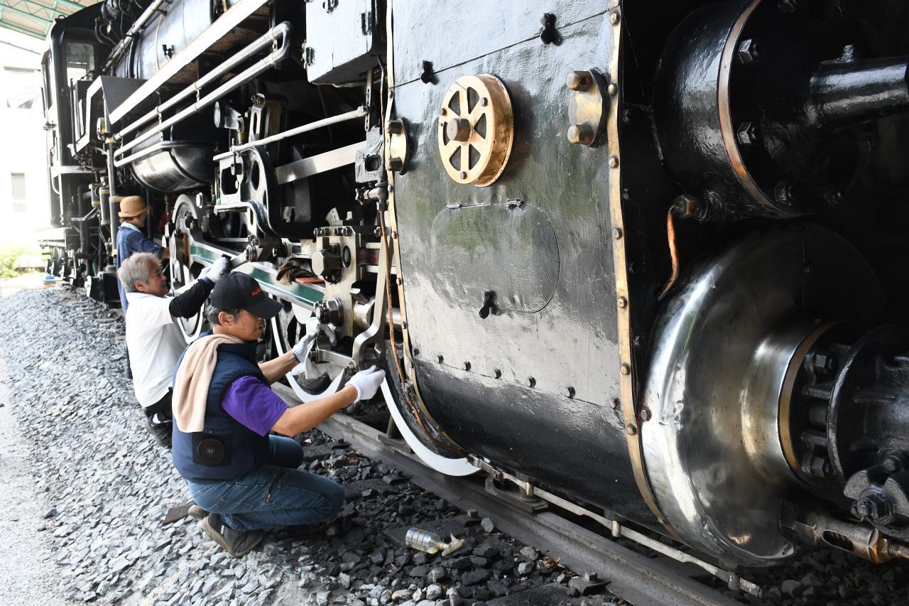昭和天皇を乗せた「お召し列車」の貴重なSL、整備・来春完了へ「いい色