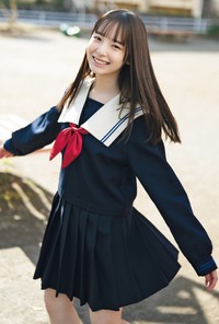 渡辺莉奈「B.L.T.graduation2024中学卒業」（東京ニュース通信社）ローソンエンタテインメント購入特典ポストカード