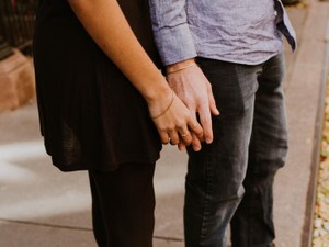 「恋人と別れないで」と私に言った彼を好きだから、私は演技を続ける