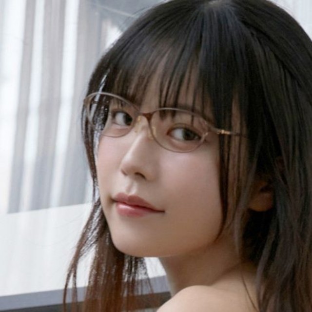 東雲うみが表紙＆巻頭を飾るグラビアムック『FRIDAY GOLD 2026 Summer』©講談社