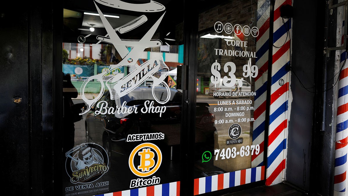 エルサルバドルでビットコインが法定通貨に、初日は波乱含み：朝日新聞GLOBE＋