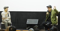 映画「落語家の業」の榎園喬介監督（左）を聞き手にトークする落語家の立川志らく＝東京・渋谷のユーロスペース