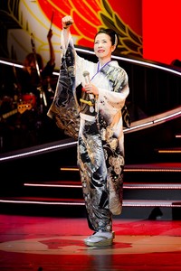 新歌舞伎座「坂本冬美特別公演」（撮影：河上良）