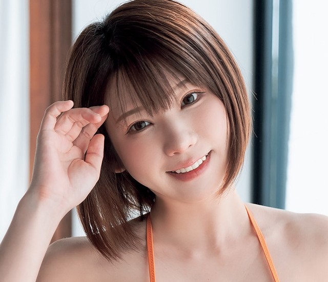 えなこ（撮影：唐木貴央　ヘアメイク：小林瑞樹（リアラ）　スタイリング：米丸友子）