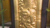 トラのレリーフ（純金製）　高さ2m38㎝　重さ28.3㎏　11億円