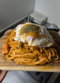 ひとり暮らし128日目、店レベルに上達したナポリタン＝「T」さんのX（@tgnejp）より