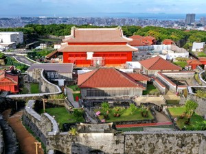 沖縄編　激動の歴史にも、どこか明るさ　文芸評論家・斎藤美奈子