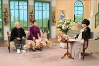 「徹子の部屋」に出演する黒柳徹子、関根勤、小堺一機＝テレビ朝日提供