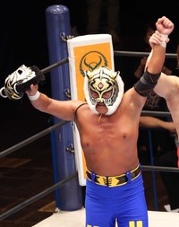 引退試合を行ったタイガーマスク＝2026年7月7日撮影