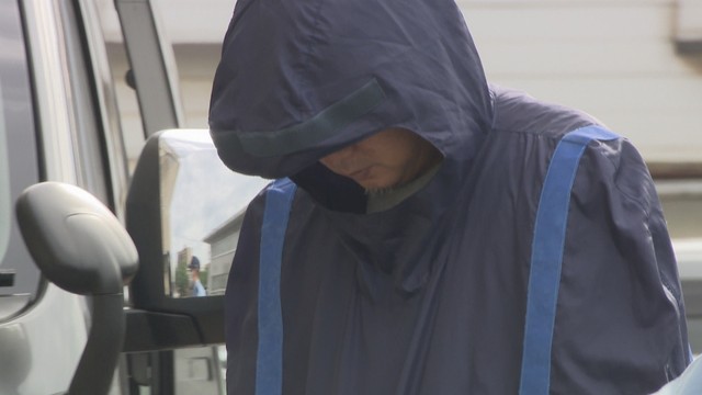 送検される容疑者　岡山地方検察庁倉敷支部