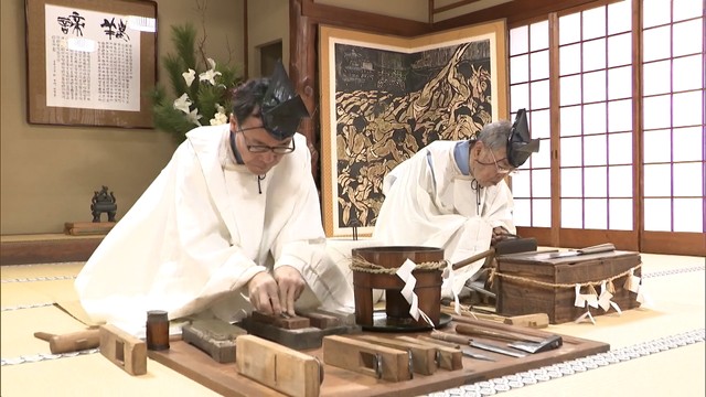 宝木を削るかんななどを丁寧に磨く　はだか祭り「西大寺会陽」の準備が進む　岡山市