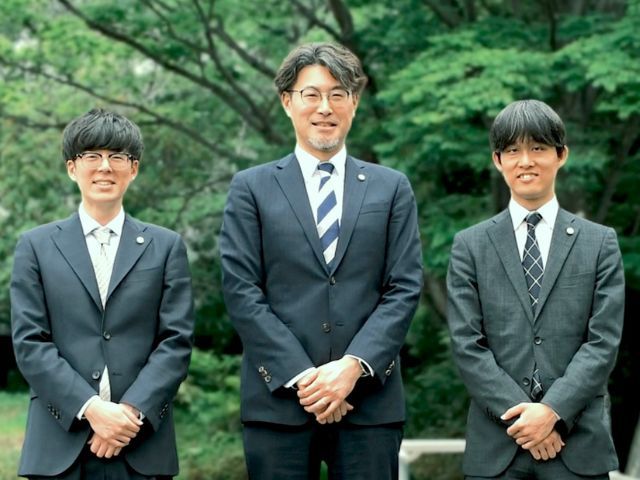 弁護士法人フォースクエア法律事務所1 会議中