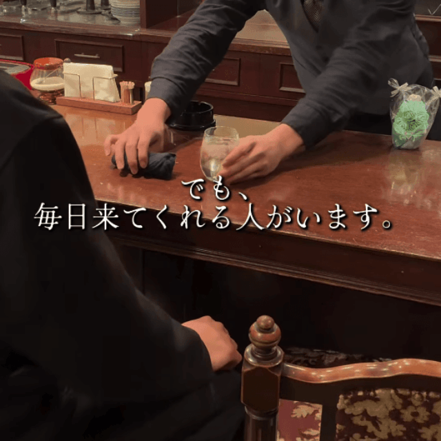 静かな早朝に常連さんも来店　画像提供：喫茶すず