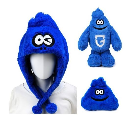 ①ファンキャップ（左）②ぬいぐるみ・Ｍ（右上）③ぬいぐるみパスケース（右下）＝写真ⓒGAMBAOSAKA